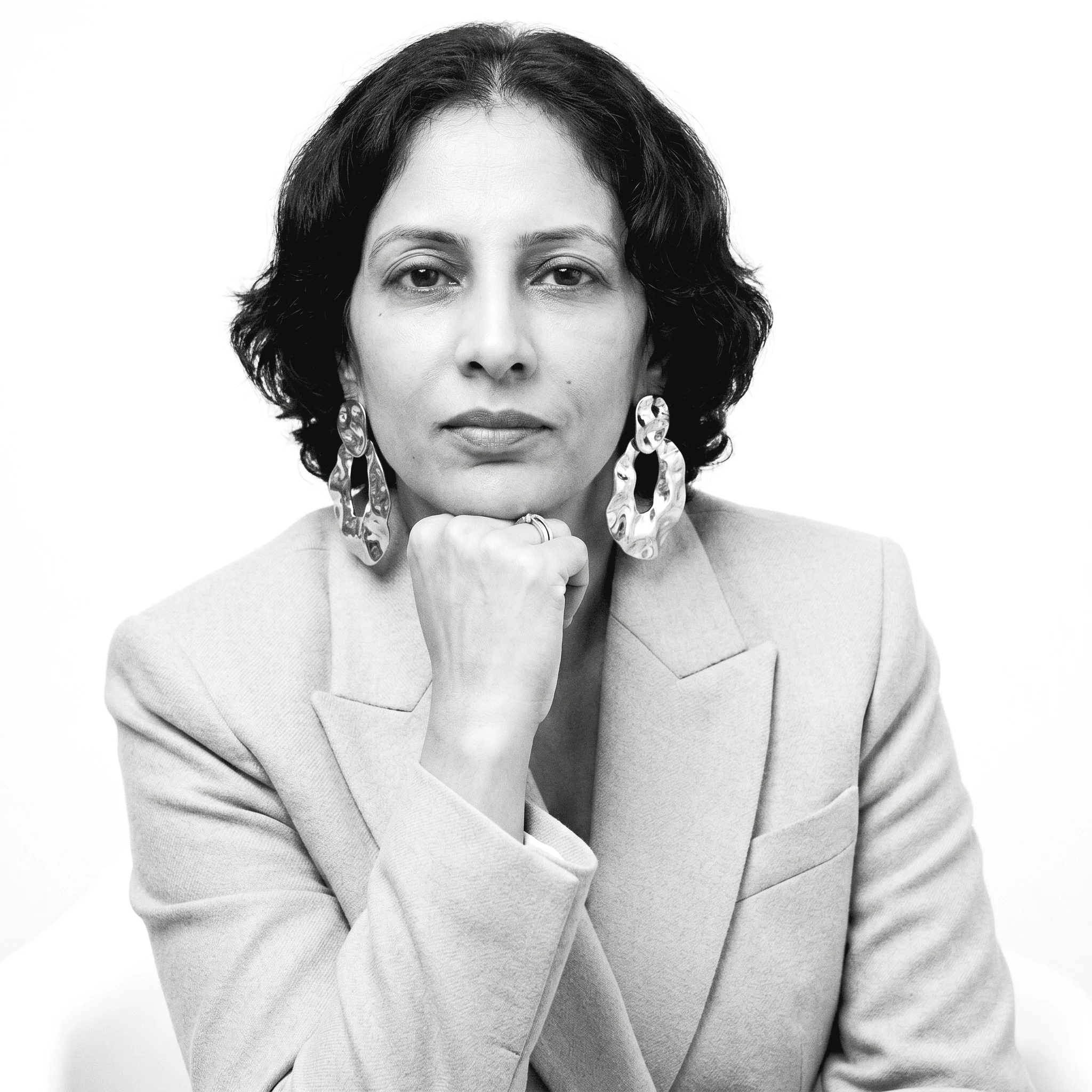 Dr. Rinky Kapoor consulting a patient